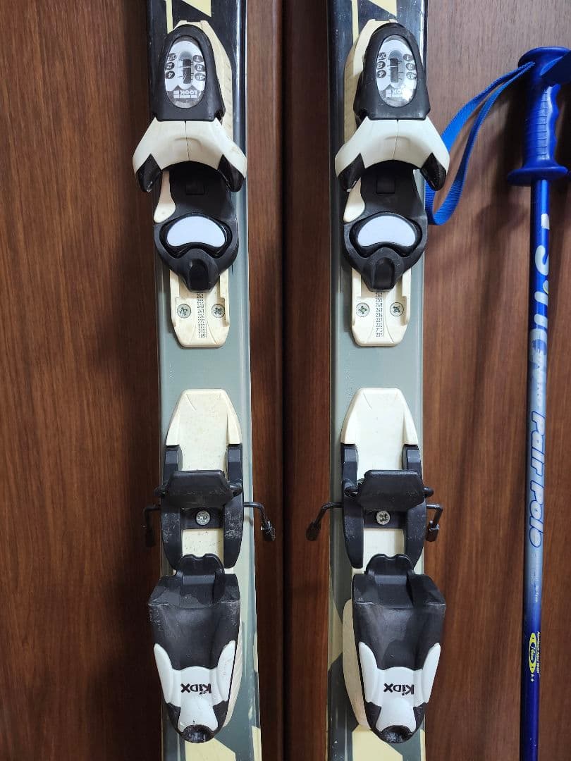 子供用スキーセット　スキー板　130cm　 ブーツ　22cm　ストック80cm