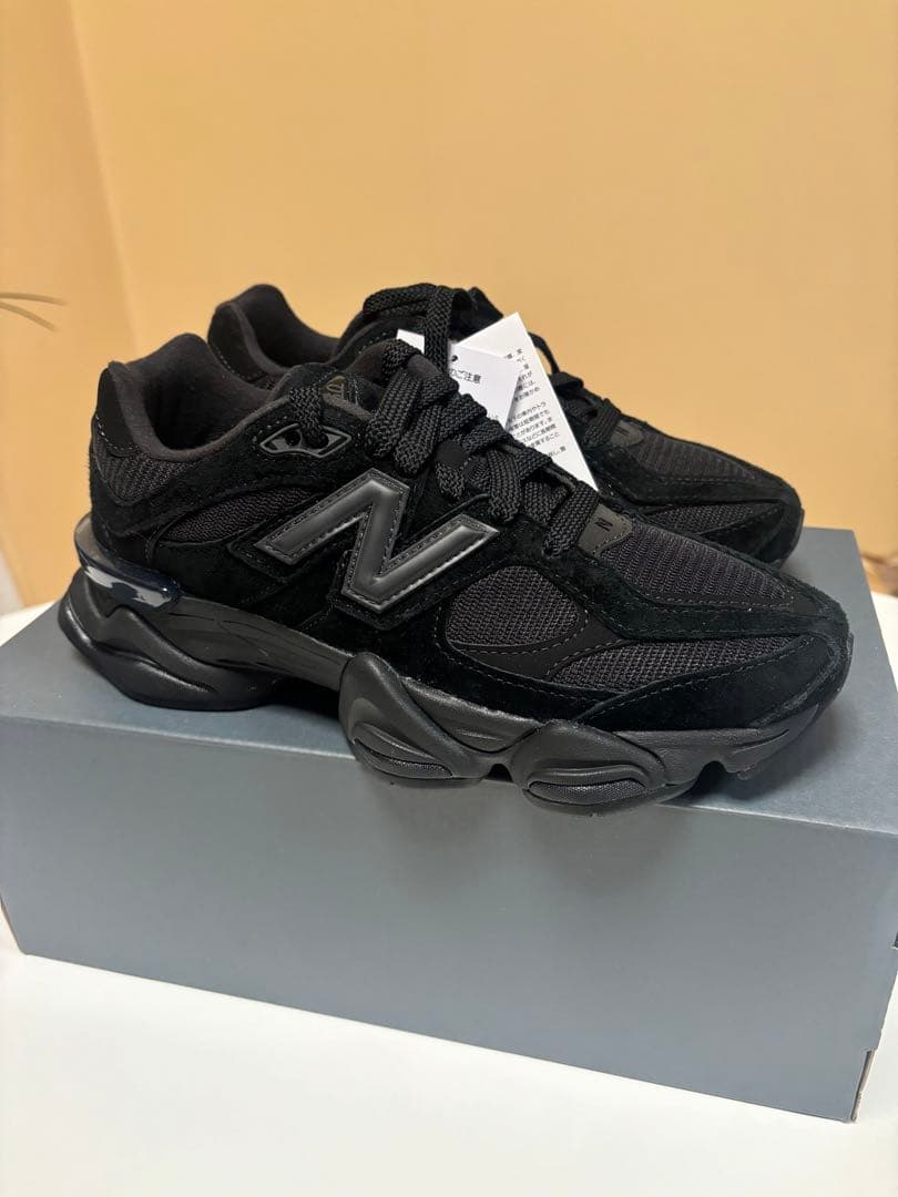 新品 ニューバランス 9060トリプルブラック U9060BPM 24cm 黒