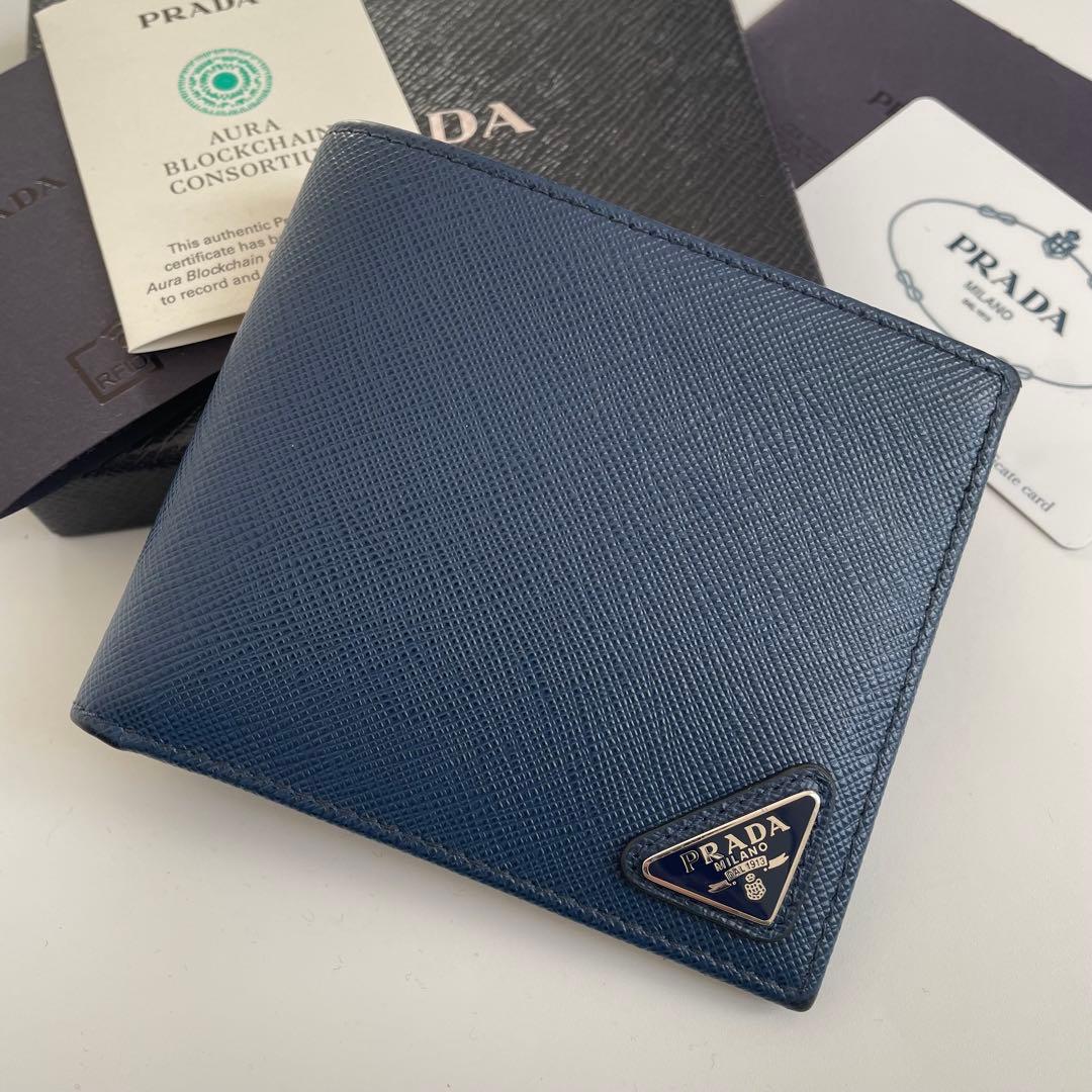 【極美品】プラダ 二つ折り 札入れ サフィアーノ 三角ロゴ ブルー 1MO513