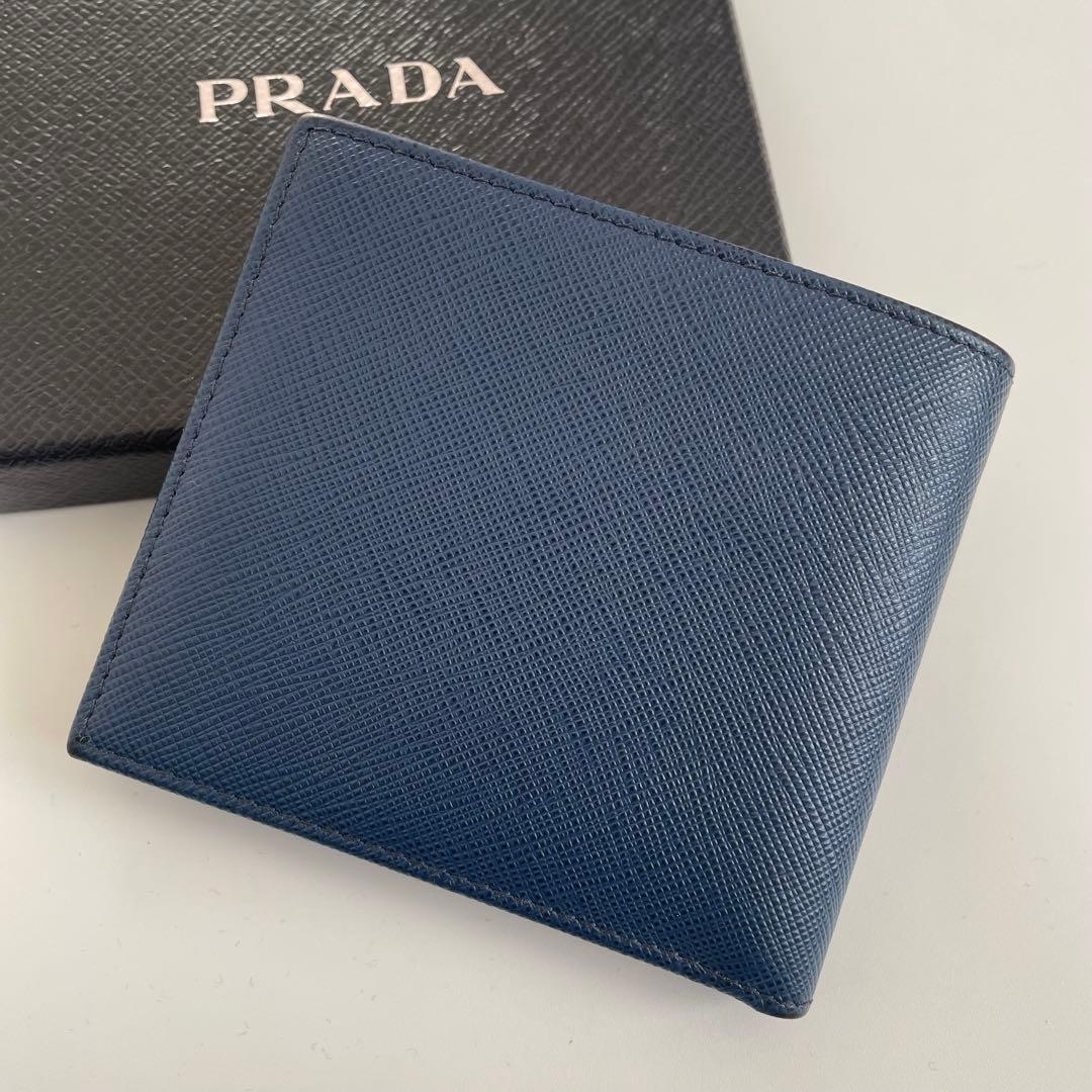 【極美品】プラダ 二つ折り 札入れ サフィアーノ 三角ロゴ ブルー 1MO513