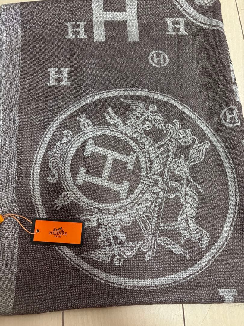HERMES グレー ロゴマフラー 大判