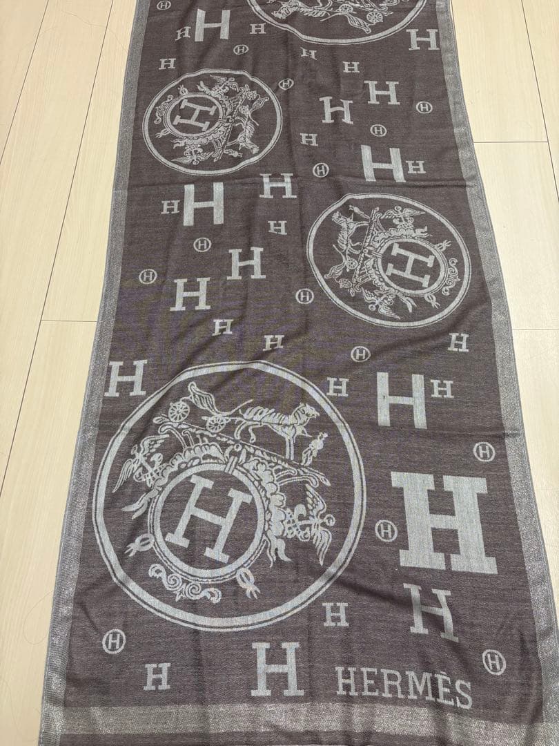 HERMES グレー ロゴマフラー 大判