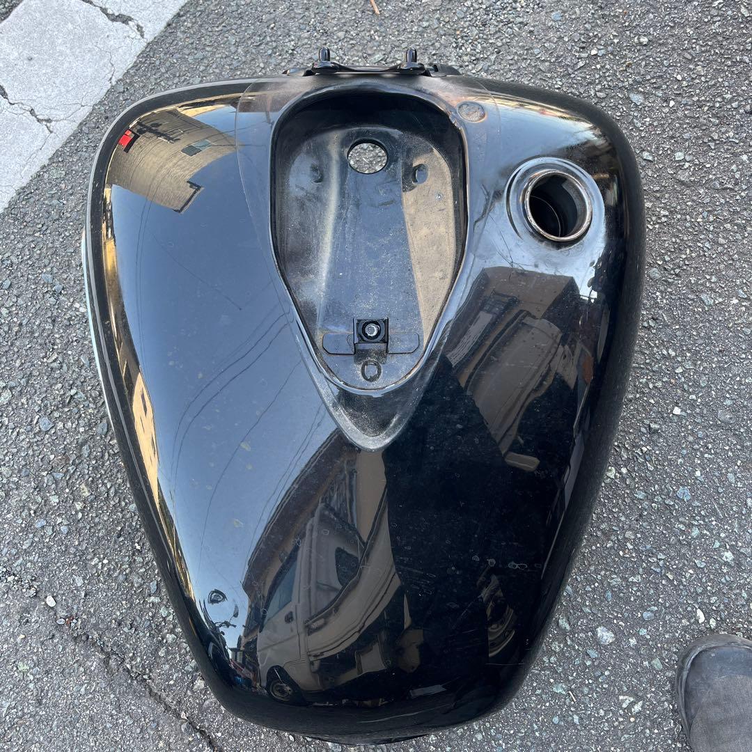 （002）ドラッグスター400 VH01J 取り外し　純正タンク　凹みなし　黒