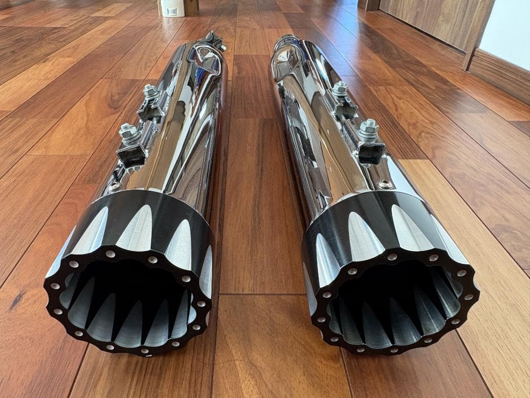 M8ツーリング用 4.5インチ スリップオンマフラー Sharkroad17～