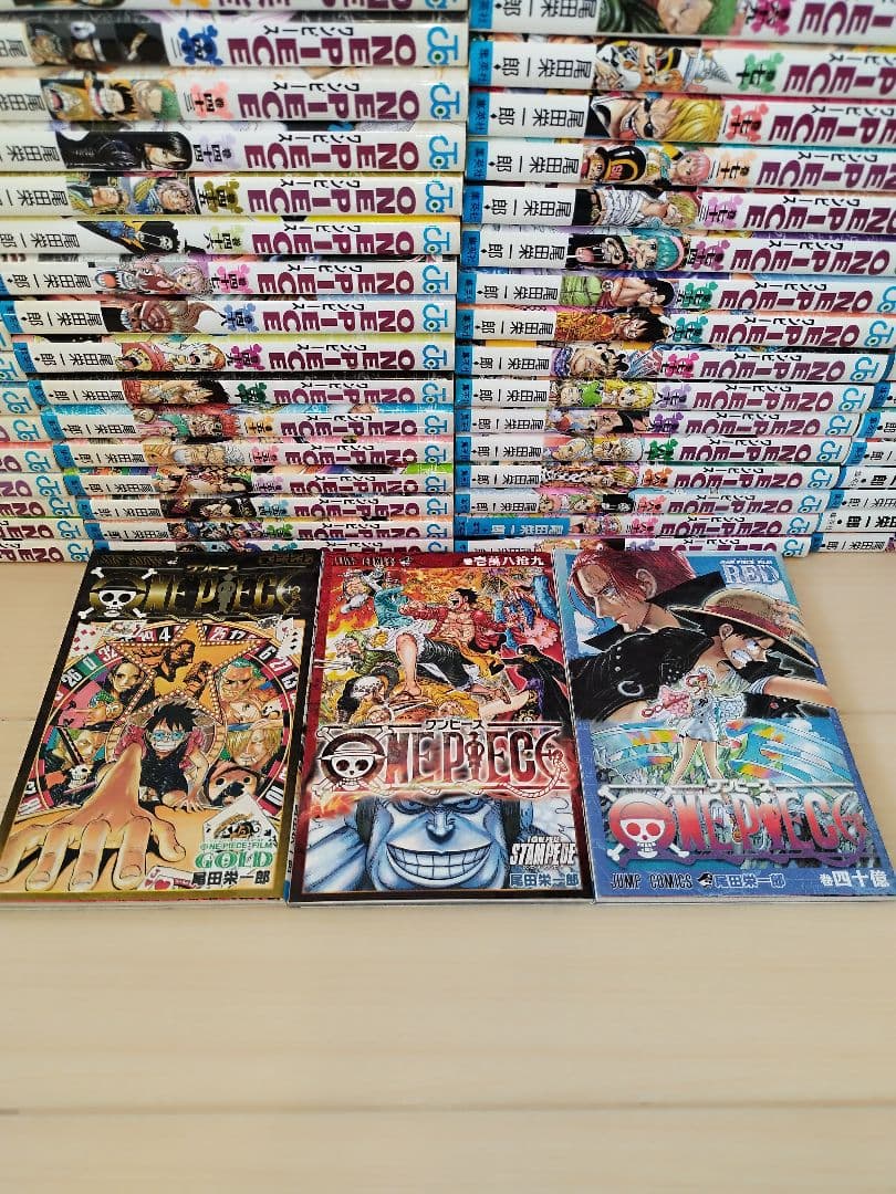 24時間以内発送します！ ワンピース　 1〜113巻　全巻セット +映画特典3冊
