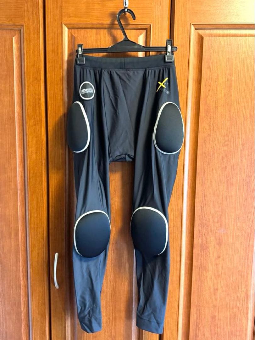 【美品】スノボ プロテクター eb's Mサイズ