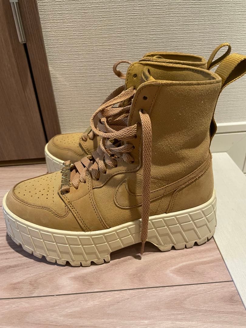 【よんにーまる子】ナイキエアジョーダンブルックリンウィメンズ 23,5cm