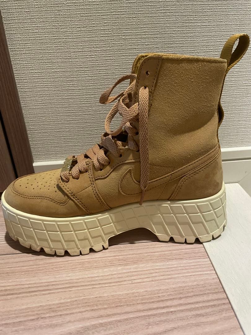 【よんにーまる子】ナイキエアジョーダンブルックリンウィメンズ 23,5cm