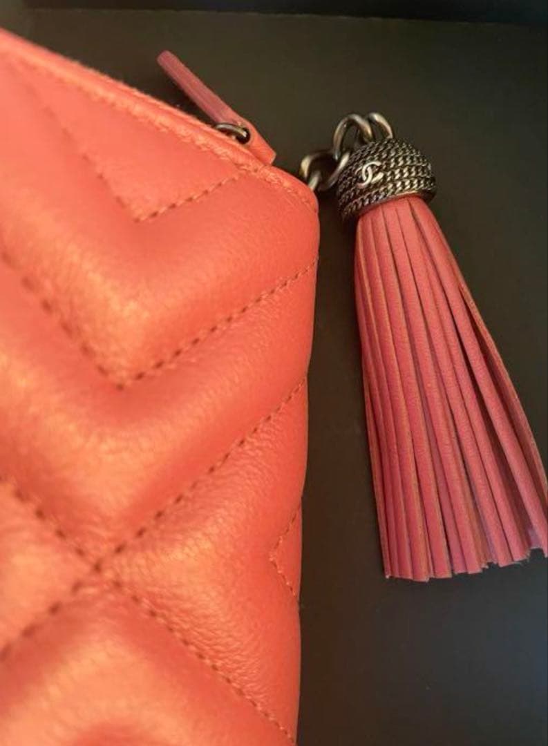 CHANEL シャネルカーフスキン キルティングタッセル ジップウォレット