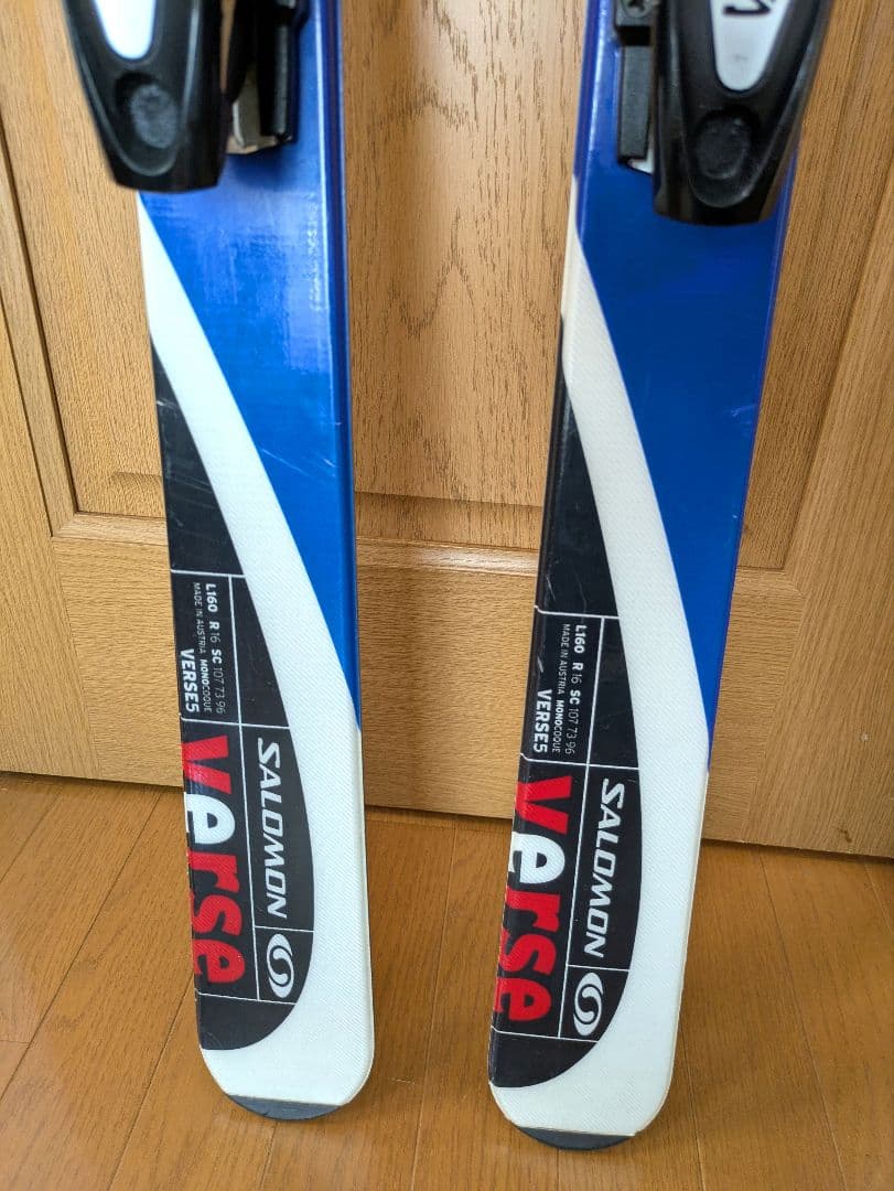 Salomon スキー板 青/白 　スキーブーツ　ストック付き