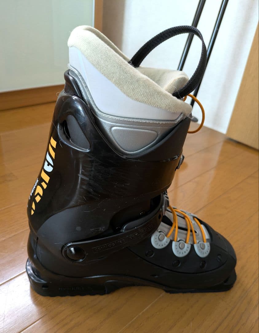 Salomon スキー板 青/白 　スキーブーツ　ストック付き