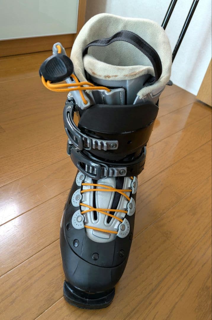 Salomon スキー板 青/白 　スキーブーツ　ストック付き