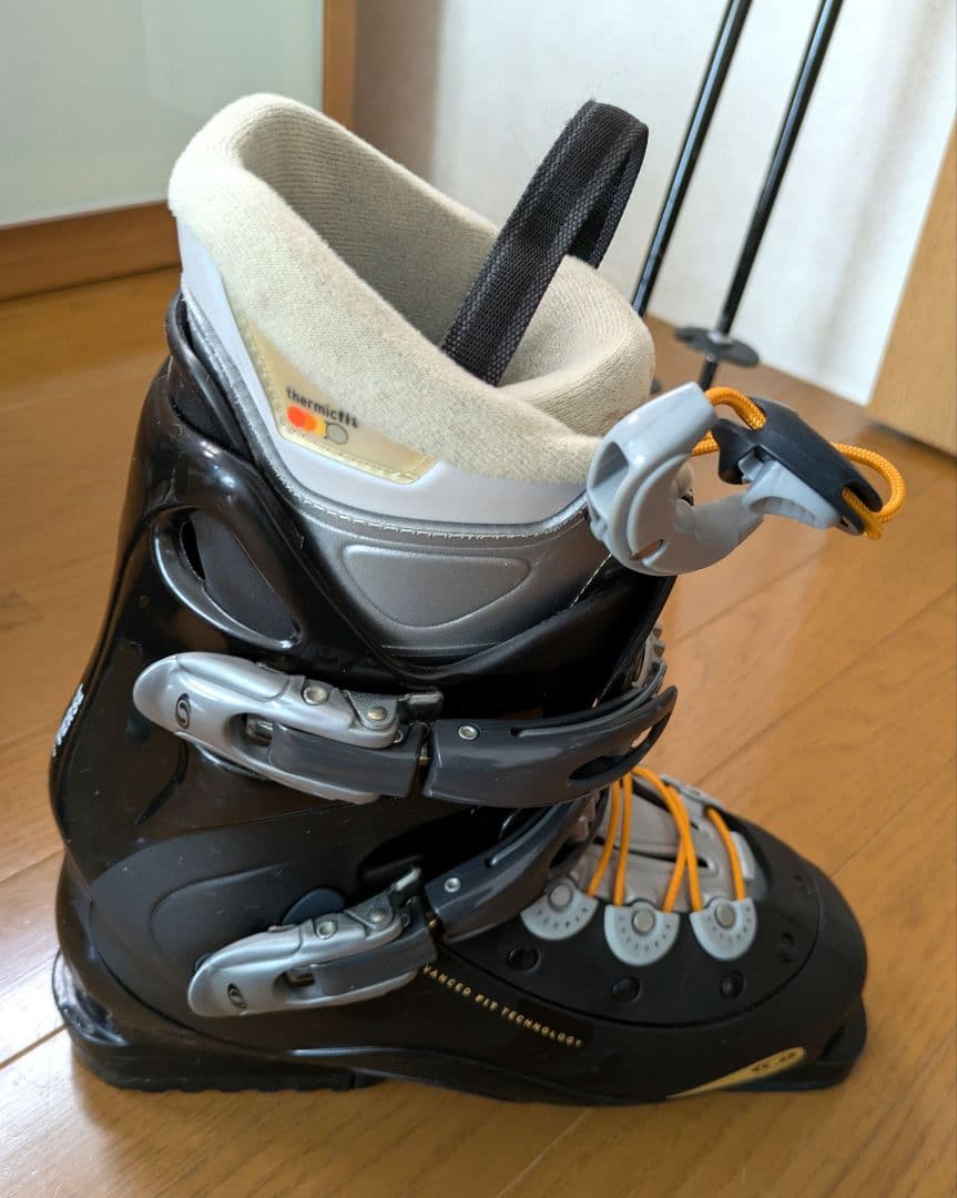 Salomon スキー板 青/白 　スキーブーツ　ストック付き