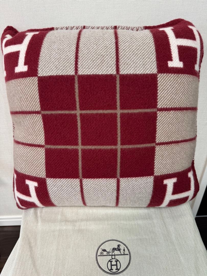 週末セール　新品未使用　hermes　エルメス　クッション PM 領収書付き