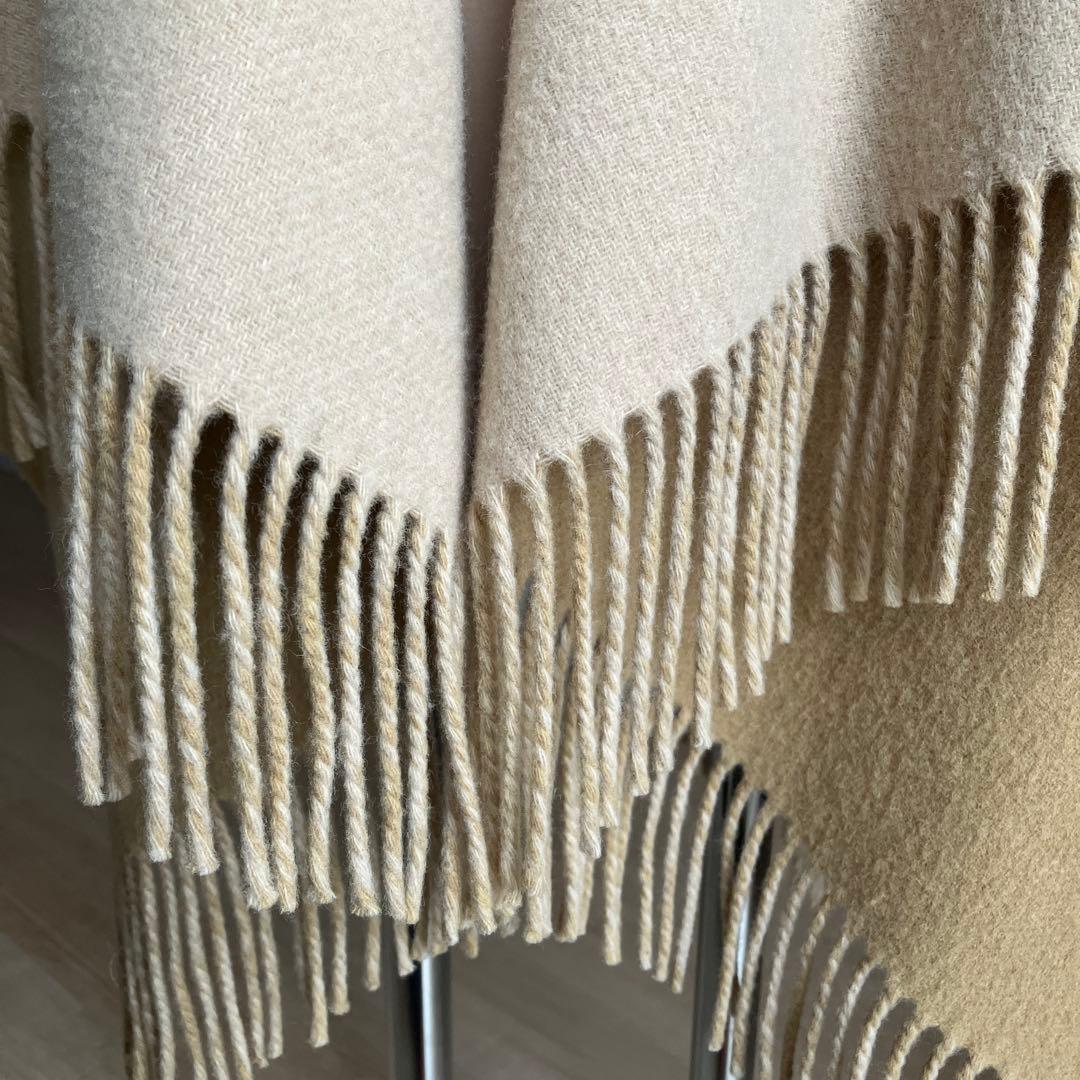 GRACE CONTINENTAL リバーシブル ケープ　ファーストール