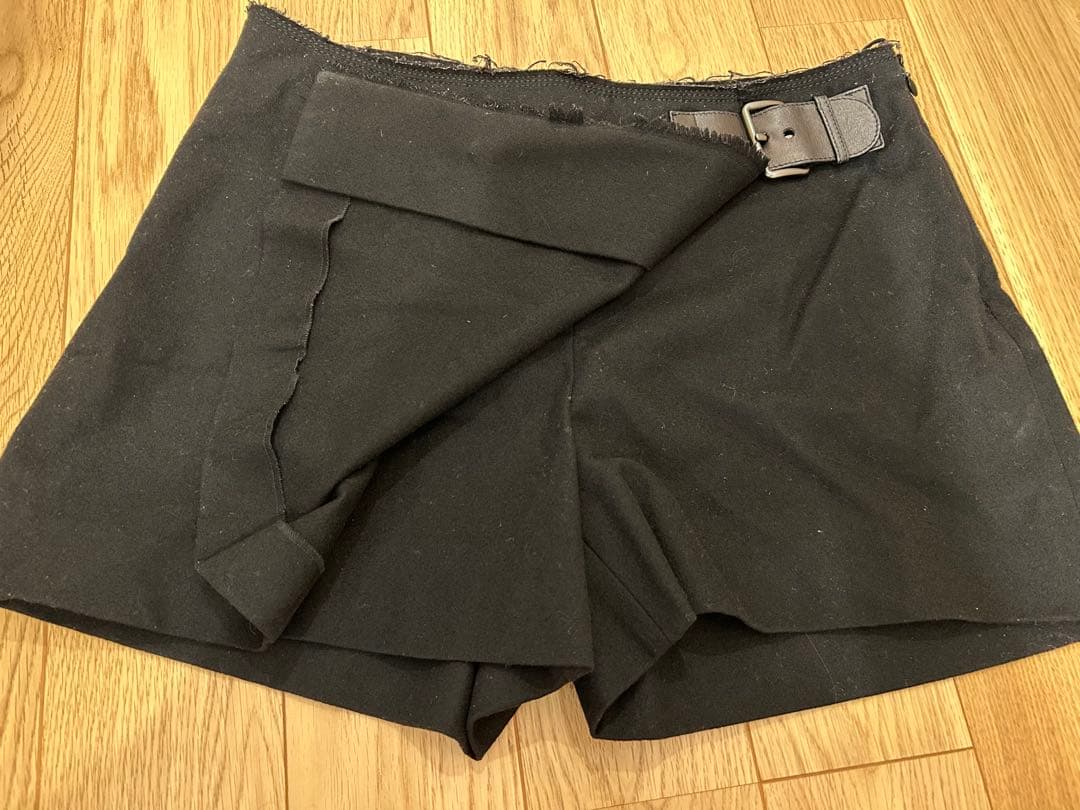 ミュウミュウ miu miu 黒 ベルト付き スカート風　ショートパンツ