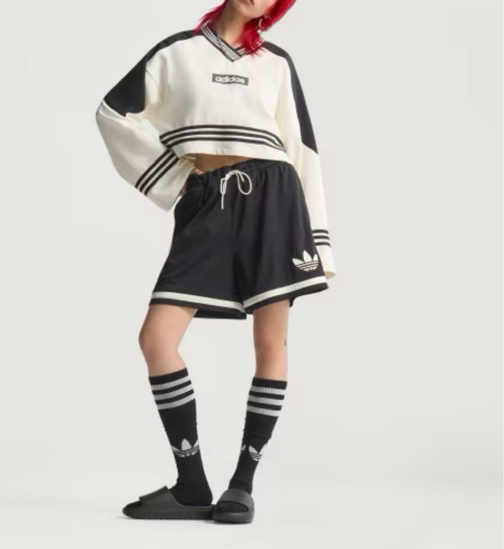 新品adidas✨️ブロッキング クルーネック スウェットシャツ