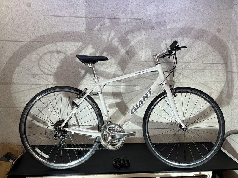 GIANT ESCAPE R3 クロスバイク sizeM　ホワイトカラー