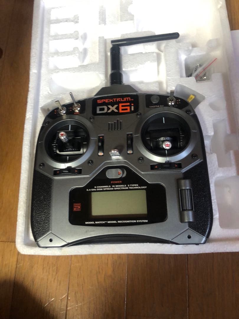 ホライゾン ホビー Spektrum DX6i 6-チャンネル 送信機のみ