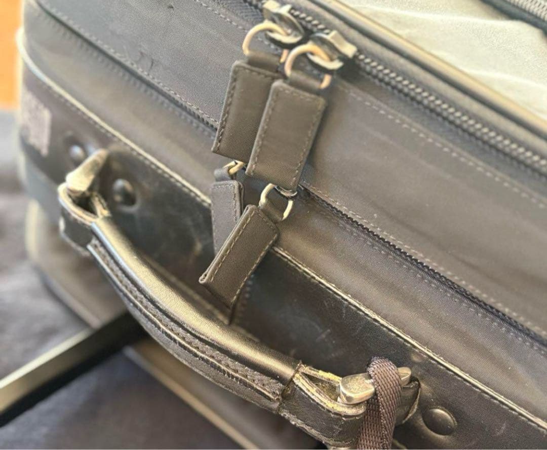 PRADAプラダ　キャリーケース　黒