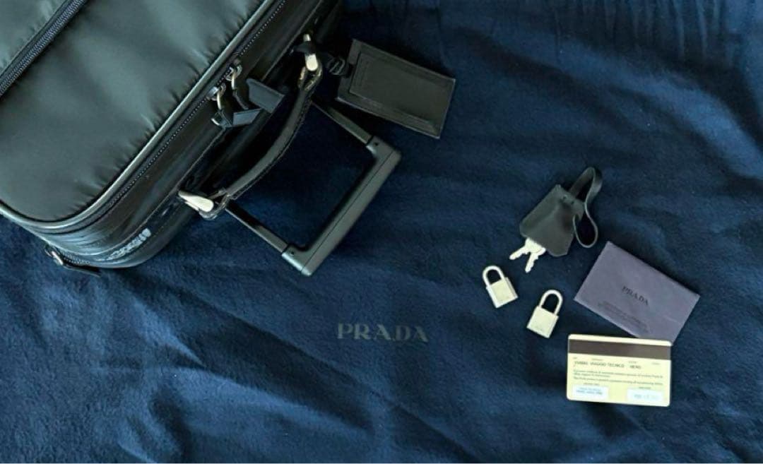 PRADAプラダ　キャリーケース　黒