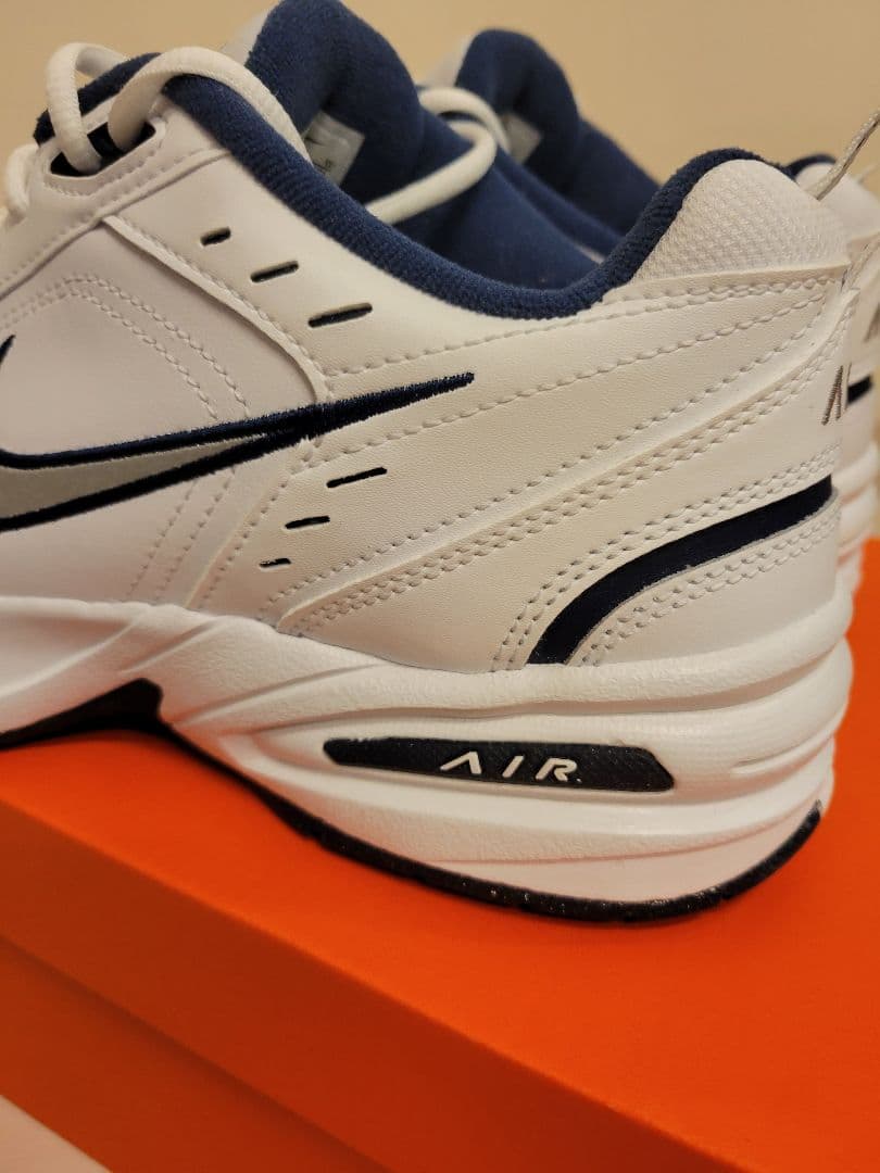 ナイキ　エアモナーク４　NIKE AIR MONARCH 4