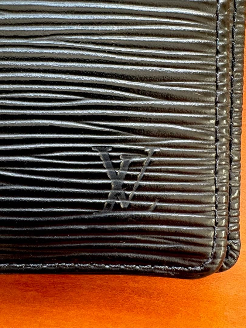 ルイヴィトン エピ ポルトフォイユ ミュルティプル 二つ折り財布 黒