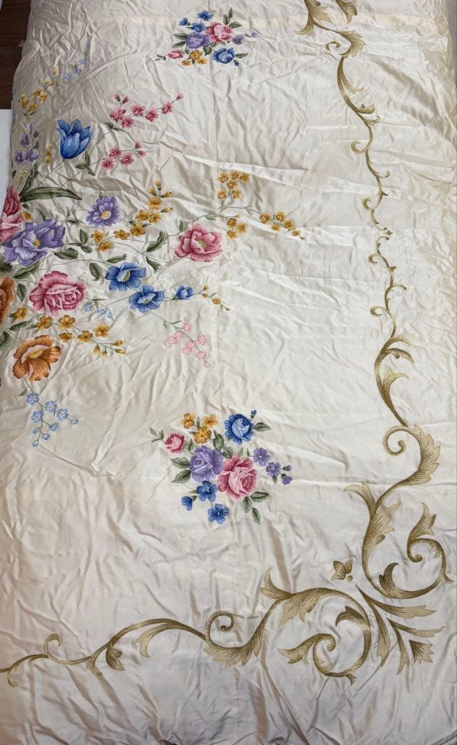 高品質　超増量　花柄刺繍入り羽布団