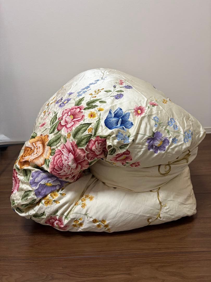 高品質　超増量　花柄刺繍入り羽布団