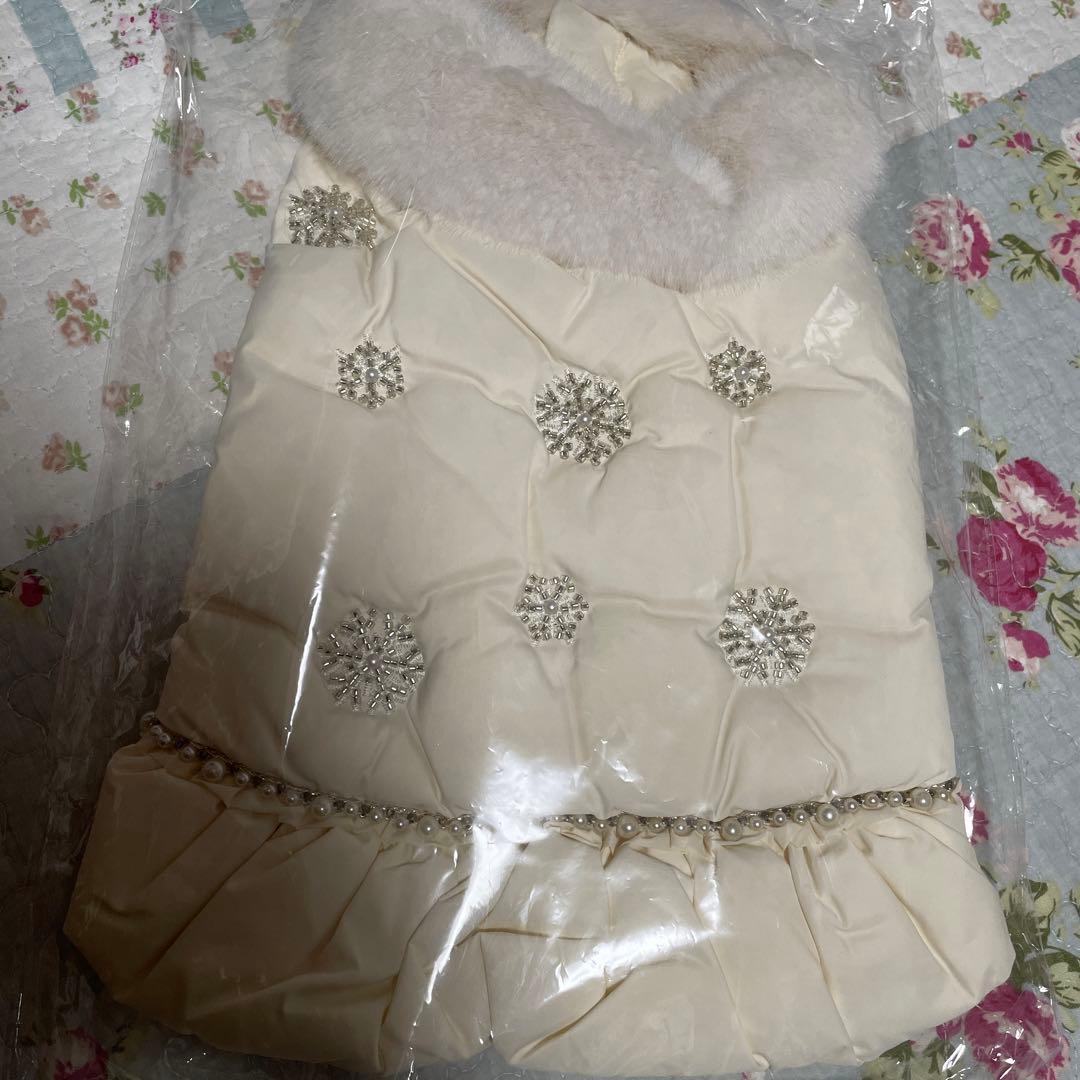 ホワイト 雪の結晶刺繍 犬服　SM