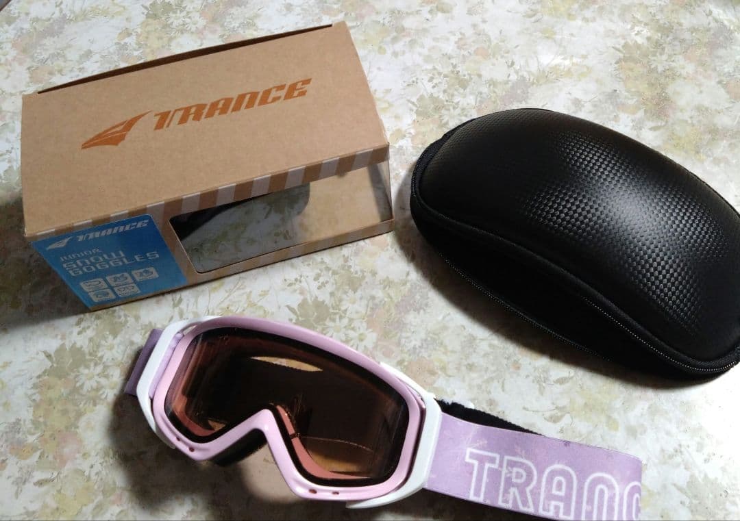 nima子ども用スキースノボーウェア 、 ゴーグル、ケース付き