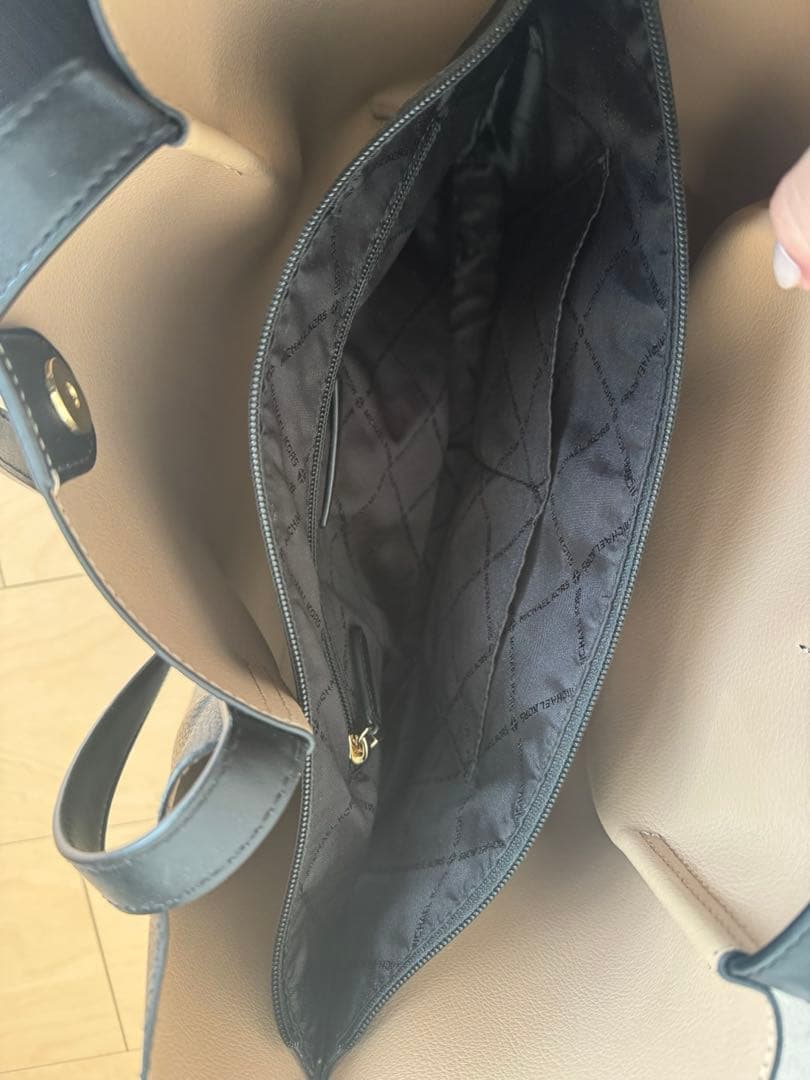 MICHAEL KORS ブラックトートバッグ