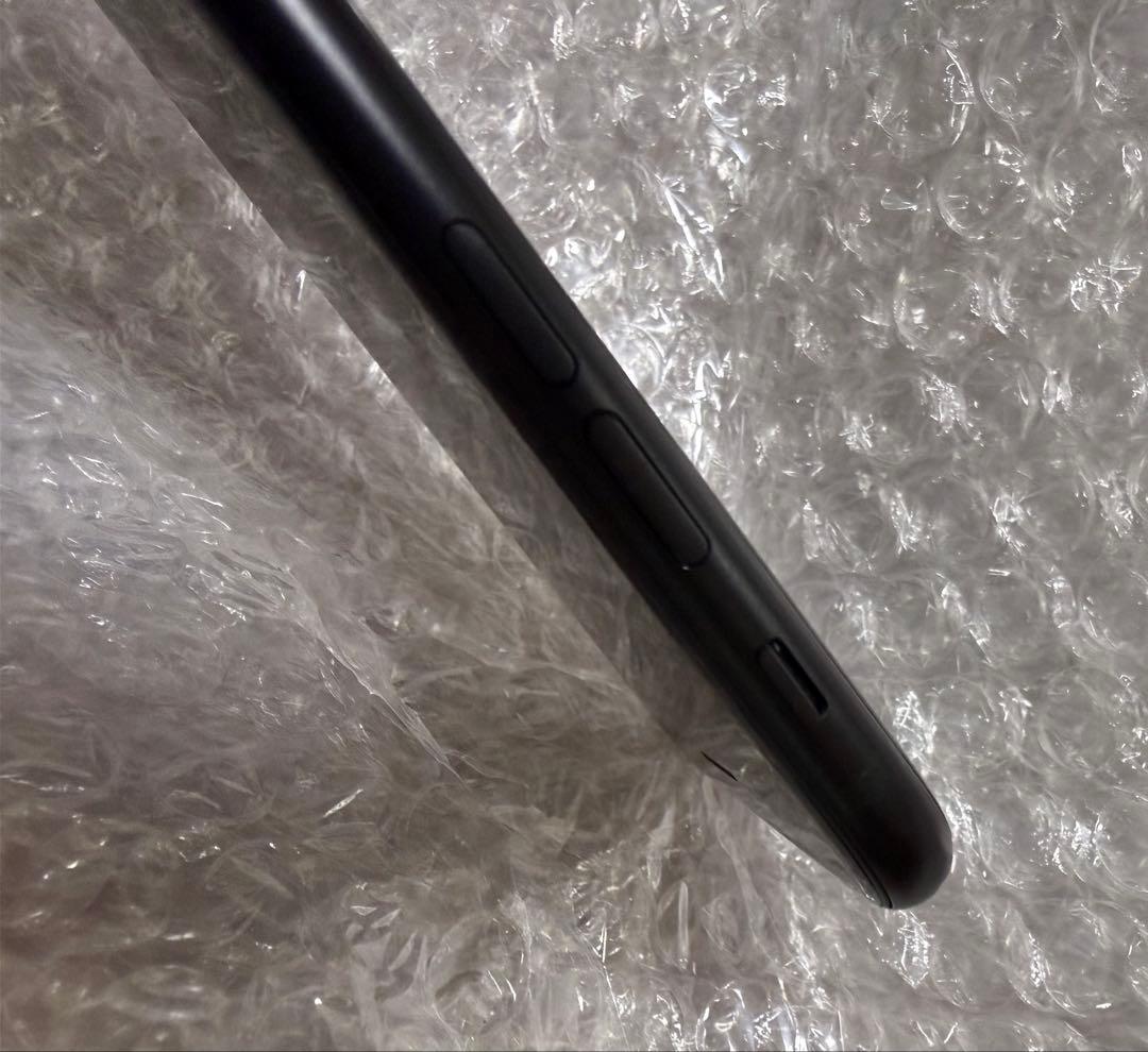 Apple iPhone SE　第2世代　64GB スマホ　se