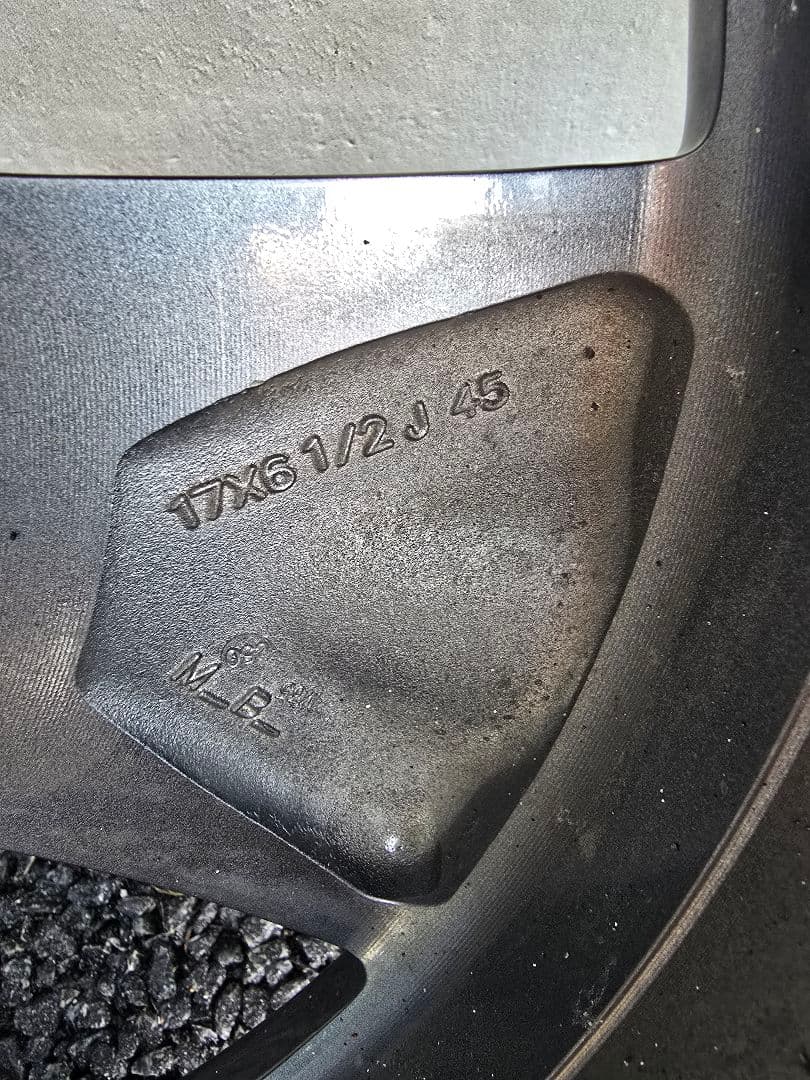 日産リーフ純正ホイール 17インチ6.5j 45 4本 1本傷あり