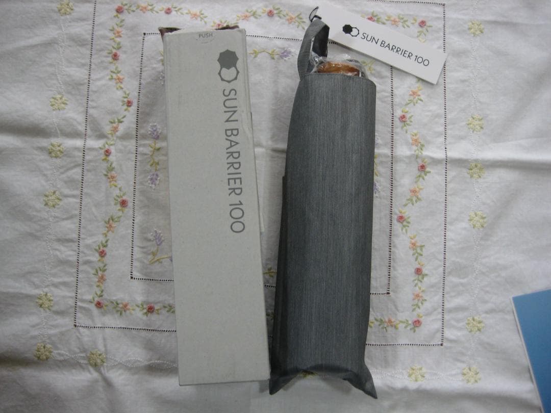 サンバリア100 折りたたみ日傘 3段折 / フロスト(グレー)