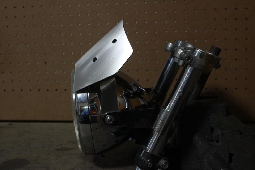 アルミ メーターバイザーTYPE2 ストレート　7インチ SR400