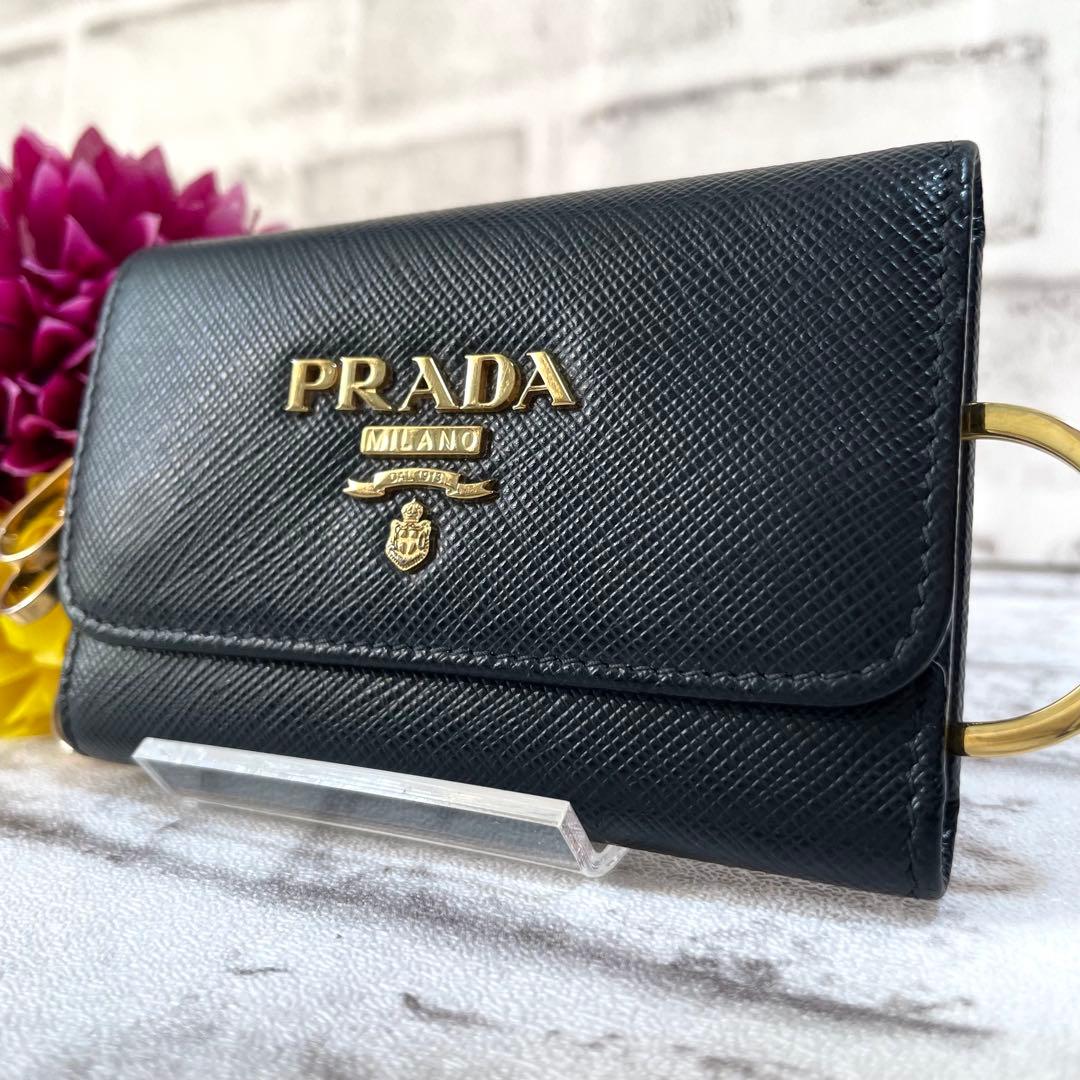 未使用級✨プラダ　4連キーケース　キーリング　サフィアーノレザー　黒　RFID