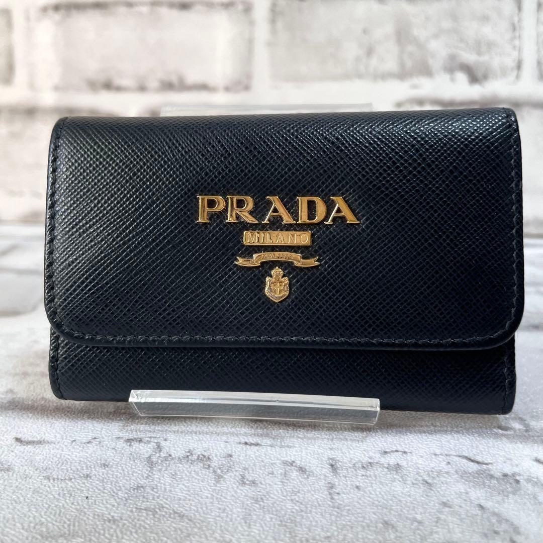 未使用級✨プラダ　4連キーケース　キーリング　サフィアーノレザー　黒　RFID