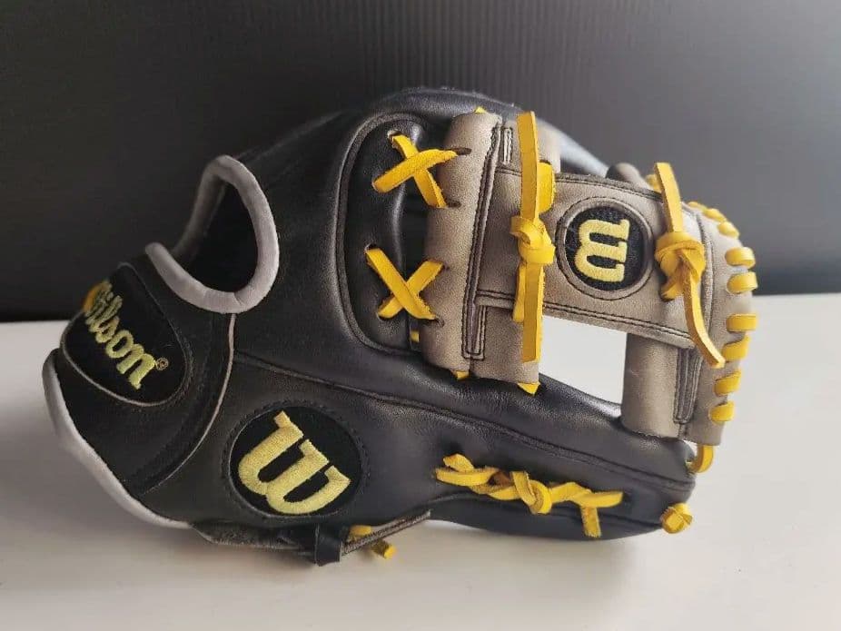 Wilson A2000 硬式グローブ ブラック/イエロー