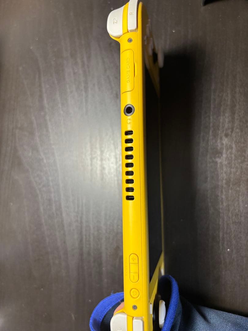 スイッチライトイエロー 本体 箱付き＋スプラ3 32GB SDカード付き