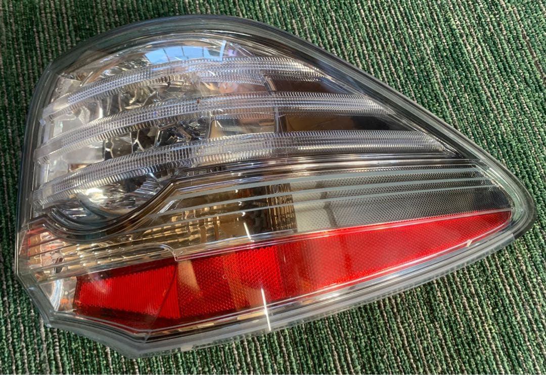 トヨタ クラウン ハイブリッド（DAA‑GWS204） テールランプ 左右 /