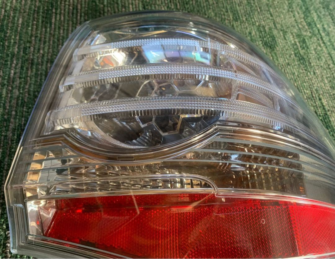 トヨタ クラウン ハイブリッド（DAA‑GWS204） テールランプ 左右 /