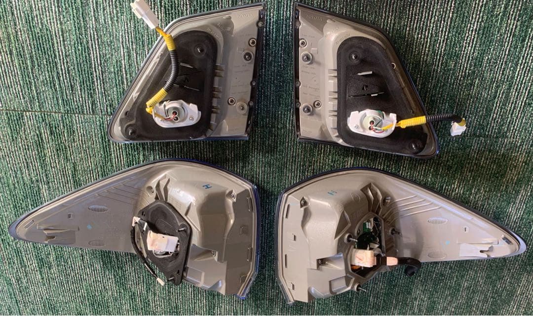 トヨタ クラウン ハイブリッド（DAA‑GWS204） テールランプ 左右 /