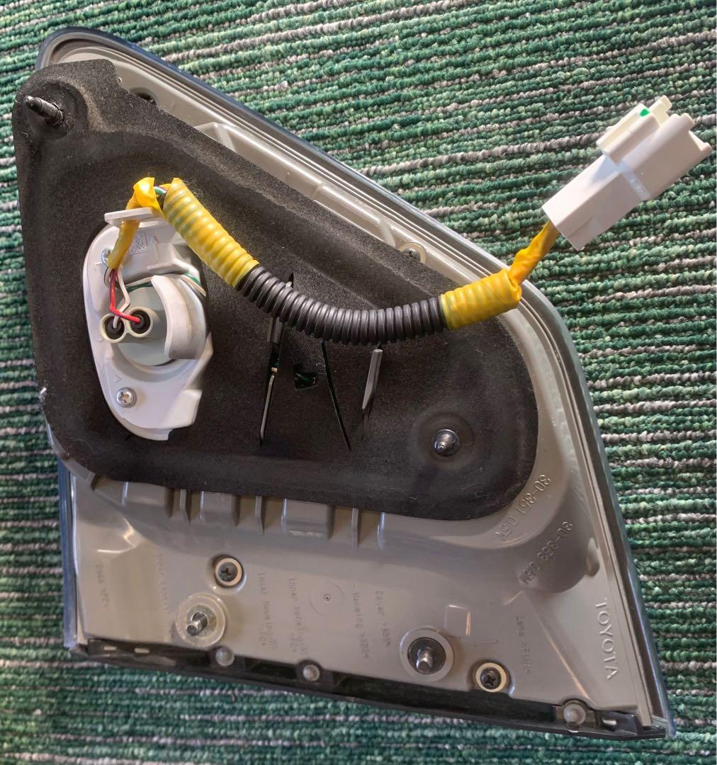 トヨタ クラウン ハイブリッド（DAA‑GWS204） テールランプ 左右 /