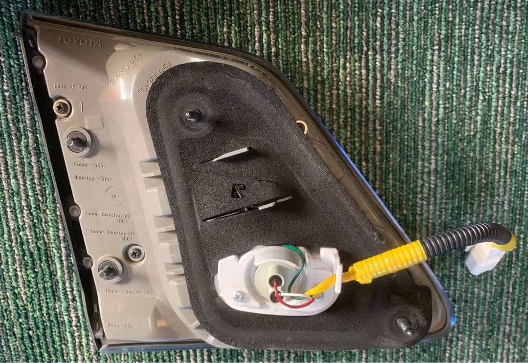 トヨタ クラウン ハイブリッド（DAA‑GWS204） テールランプ 左右 /