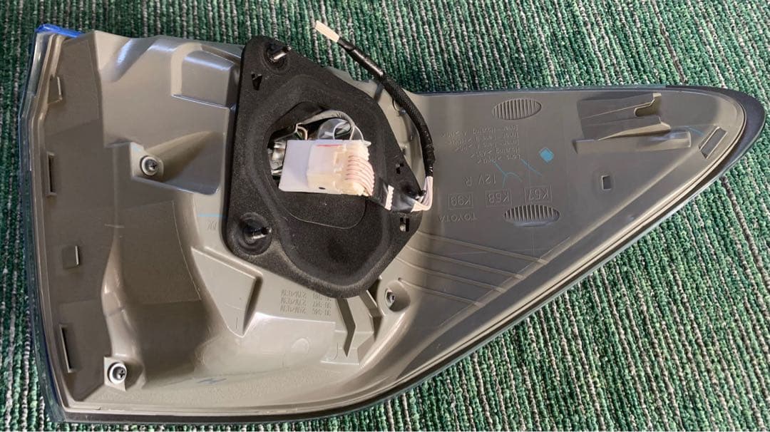 トヨタ クラウン ハイブリッド（DAA‑GWS204） テールランプ 左右 /