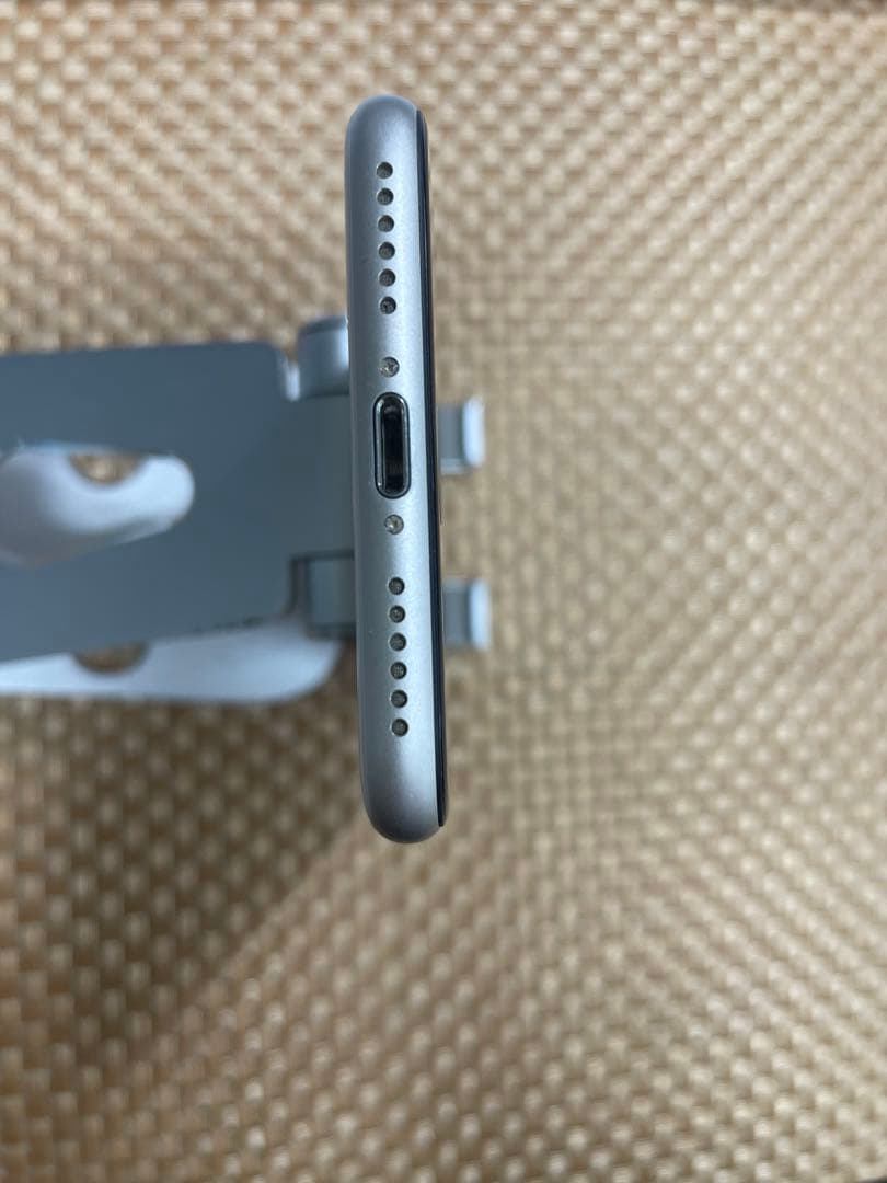 iPhone SE 第3世代 128 GB スターライトSIMフリー【7448】