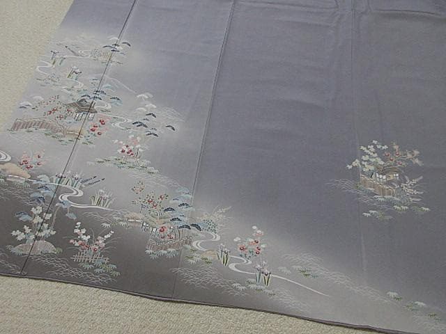 訪問着：美品：菖蒲と花と民家と舟と庭園：淡いグレー着物：袷正絹：P29