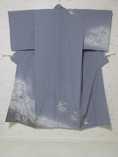 訪問着：美品：菖蒲と花と民家と舟と庭園：淡いグレー着物：袷正絹：P29