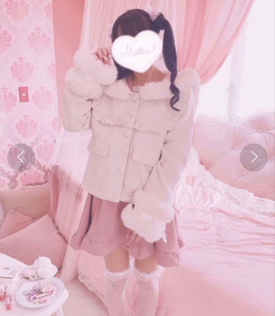 さきまるちゃん　マーズのセーラー襟のショートコートの白色